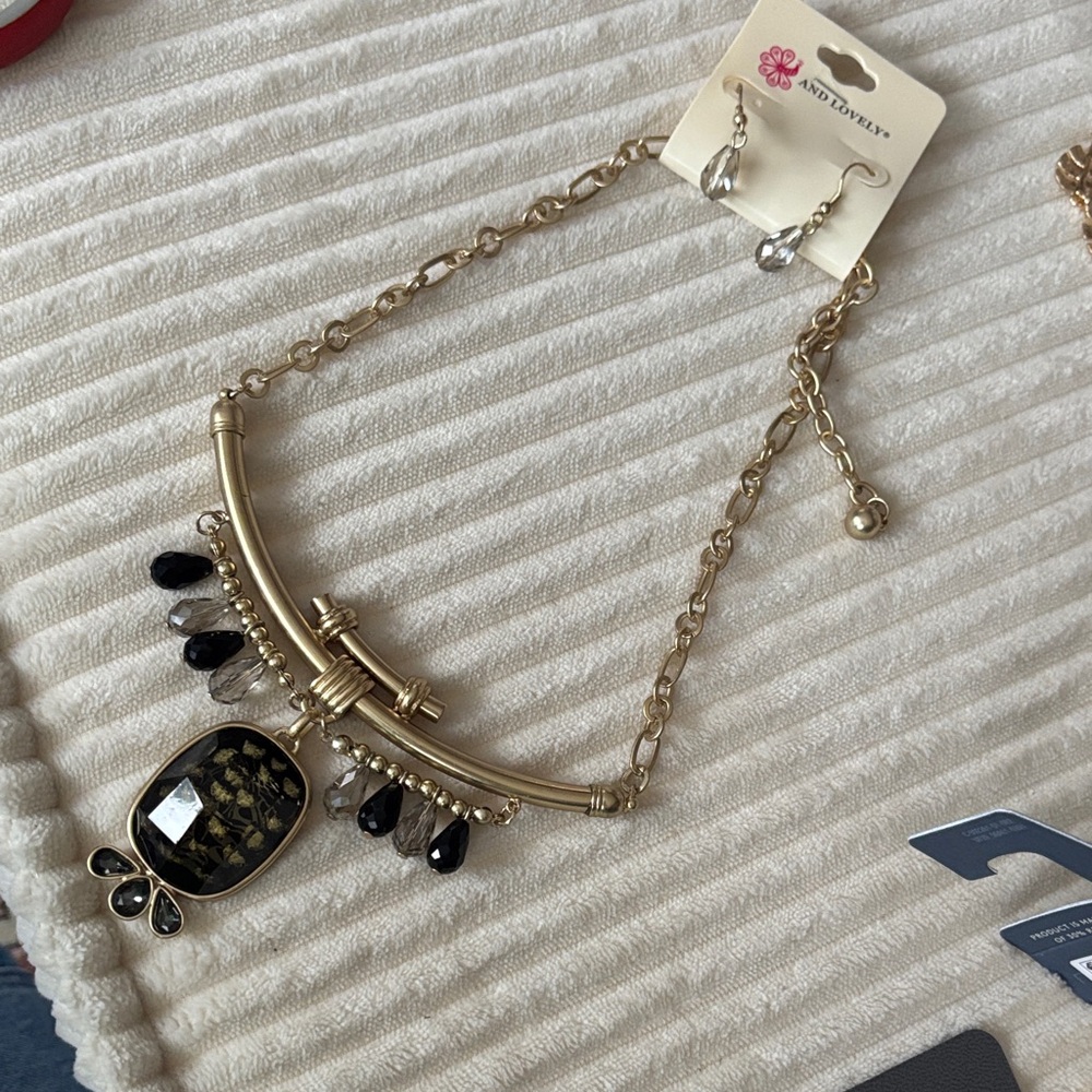 Gold Tone Black Stone Pendant Necklace with Teardrop Accents and Earrings